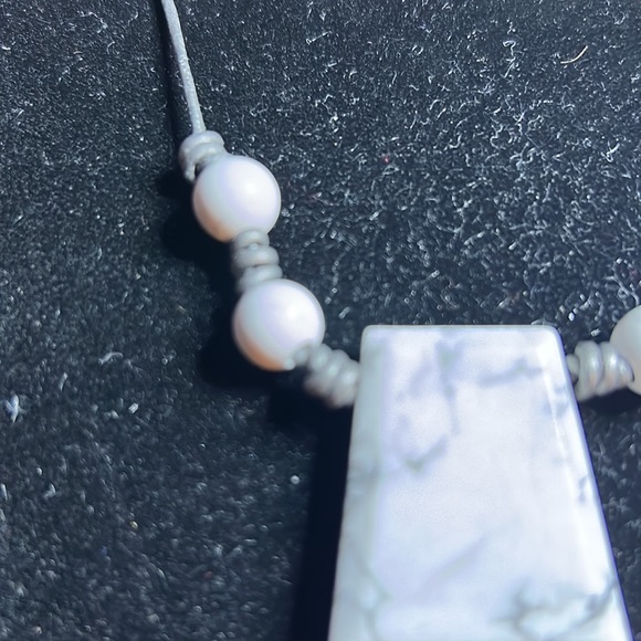White Howlite pendant - Picture 3 of 6